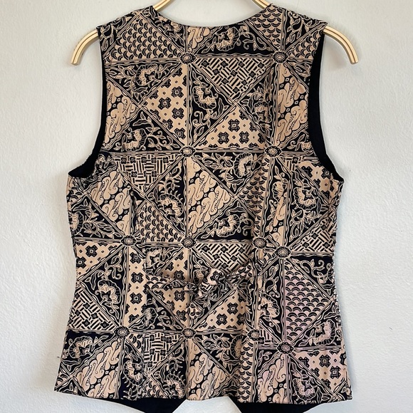Vest - Picture 4 of 7